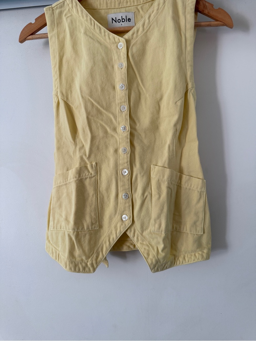 Noble Clothing Sleeveless Vest - Picture 5 of 6